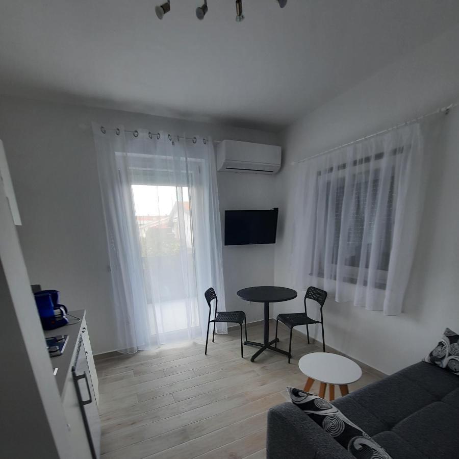 Apartments Matkovic Vir Ngoại thất bức ảnh