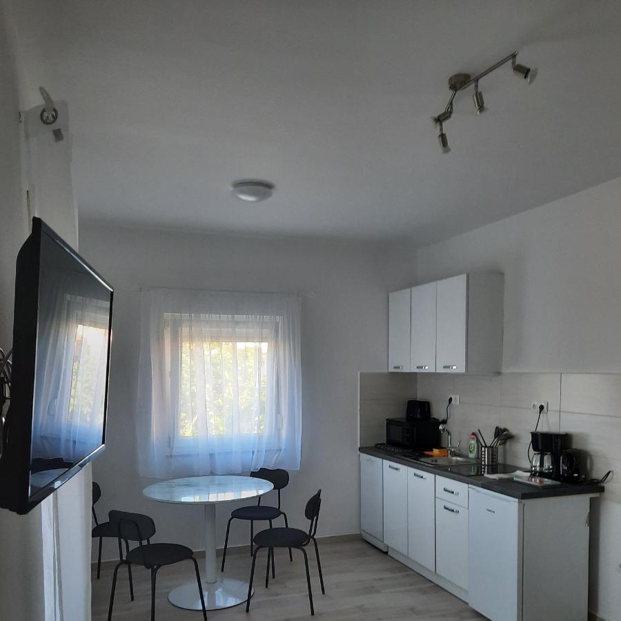Apartments Matkovic Vir Ngoại thất bức ảnh