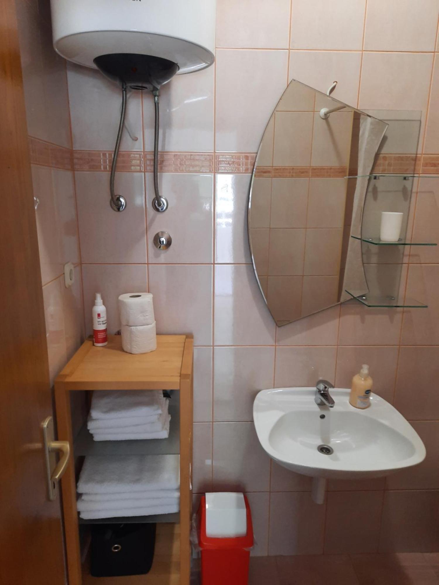 Apartments Matkovic Vir Ngoại thất bức ảnh