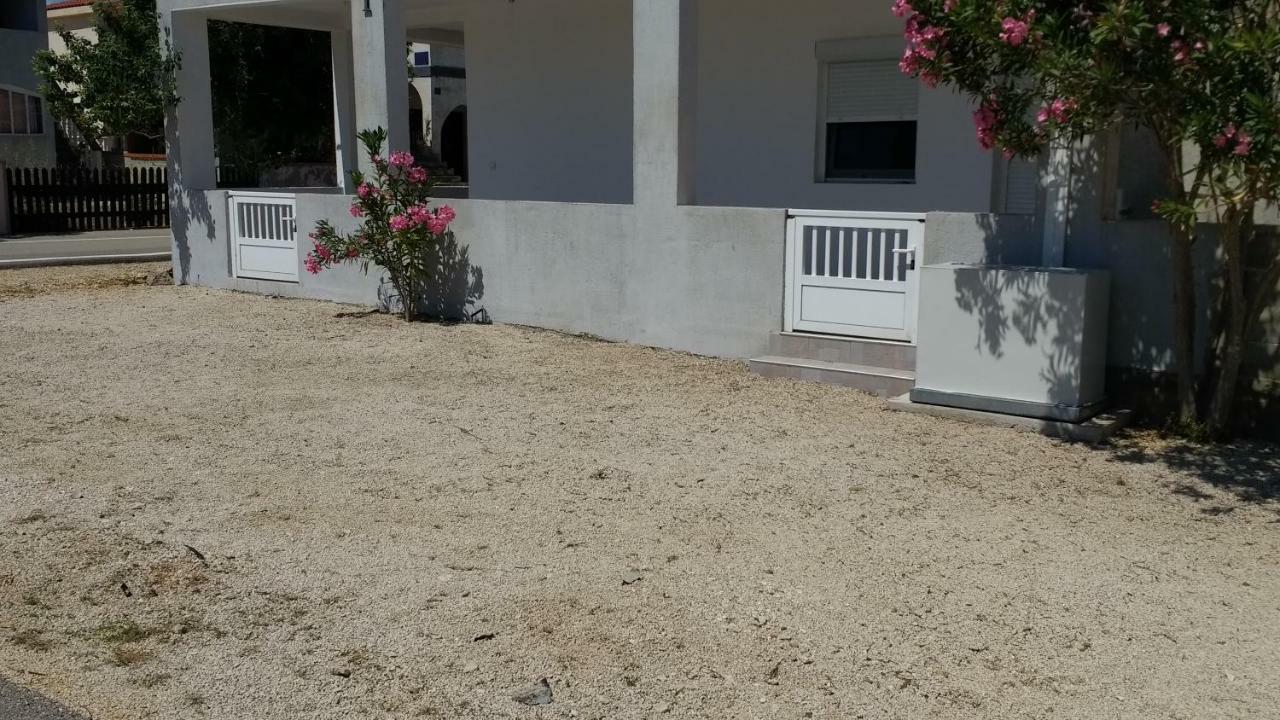 Apartments Matkovic Vir Ngoại thất bức ảnh