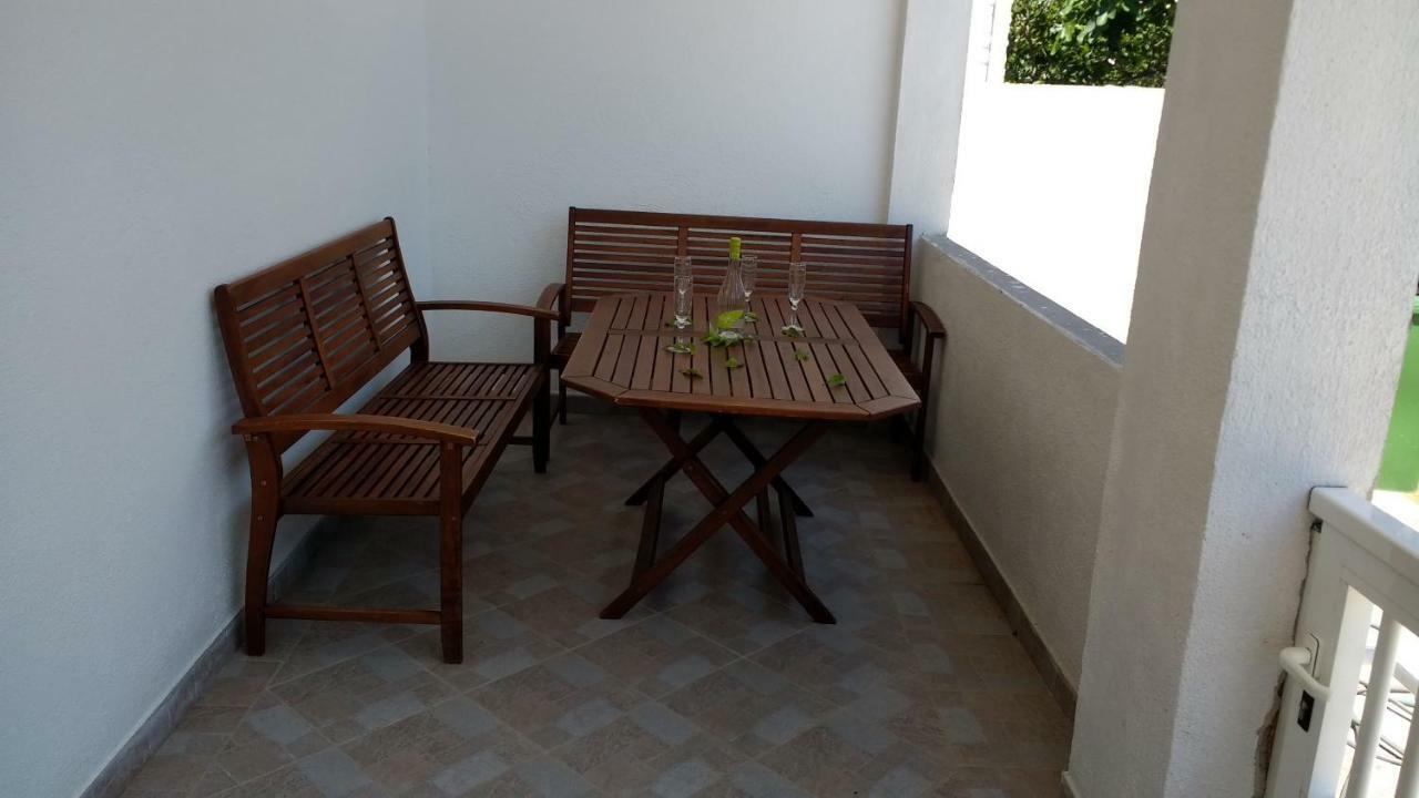 Apartments Matkovic Vir Ngoại thất bức ảnh