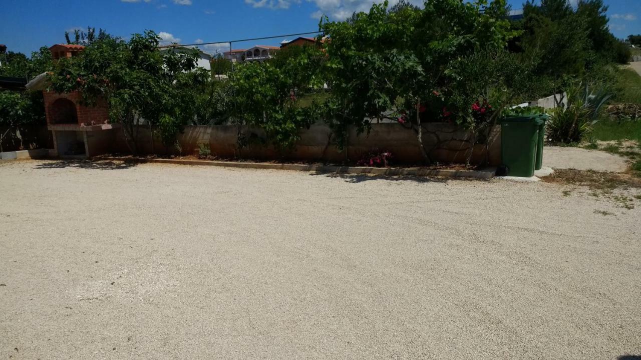 Apartments Matkovic Vir Ngoại thất bức ảnh